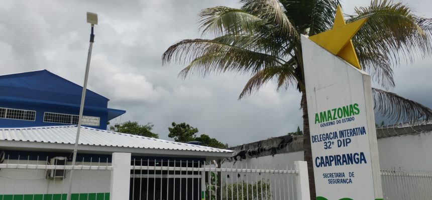 A Polícia Civil do Amazonas (PC-AM), por meio da 32ª Delegacia Interativa de Polícia (DIP) de Caapiranga (a 134 quilômetros de Manaus), cumpriu, na terça-feira (1°/04), um mandado de prisão preventiva contra Félix Davi de Oliveira Franco, de 30 anos, pelo crime de furto qualificado cometido em uma loja de eletroeletrônicos e outros artigos, no dia 7 de março deste ano. A prisão foi efetuada na região central do município.